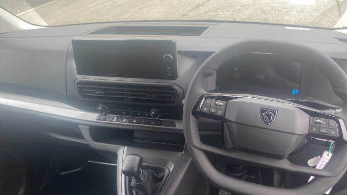 Peugeot Expert M Diesel 2.2 BlueHDi 150 Professional Van - Image 10